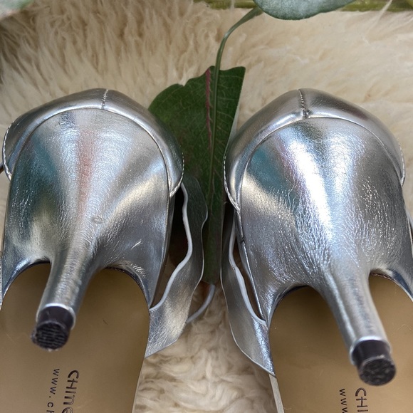 Chinese Laundry silver Scalloped edge heels - Picture 5 of 10